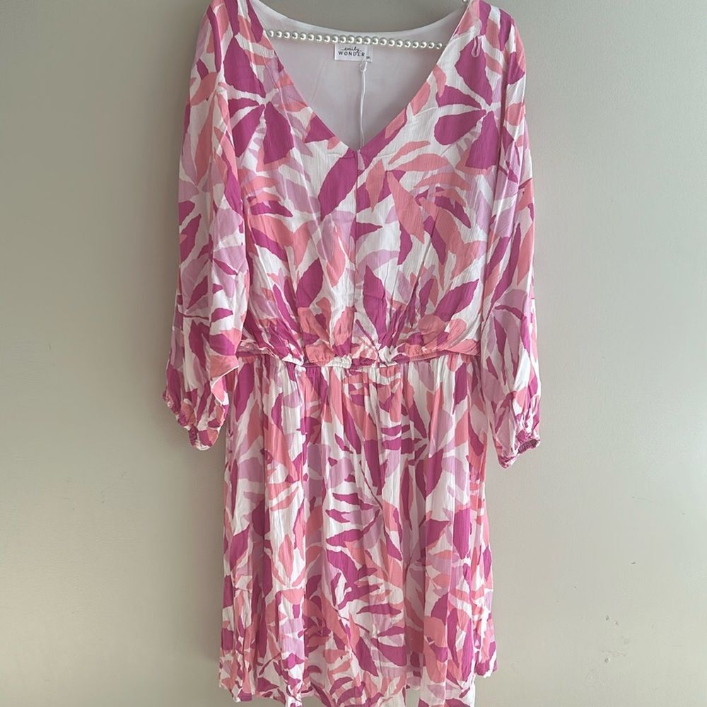 Emily Wonder NWT Pink V-Neck Floral Dress. Size 2X